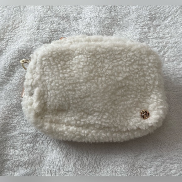 Apana Cozy White Sherpa Crossbody Bag NWT - Picture 1 of 7